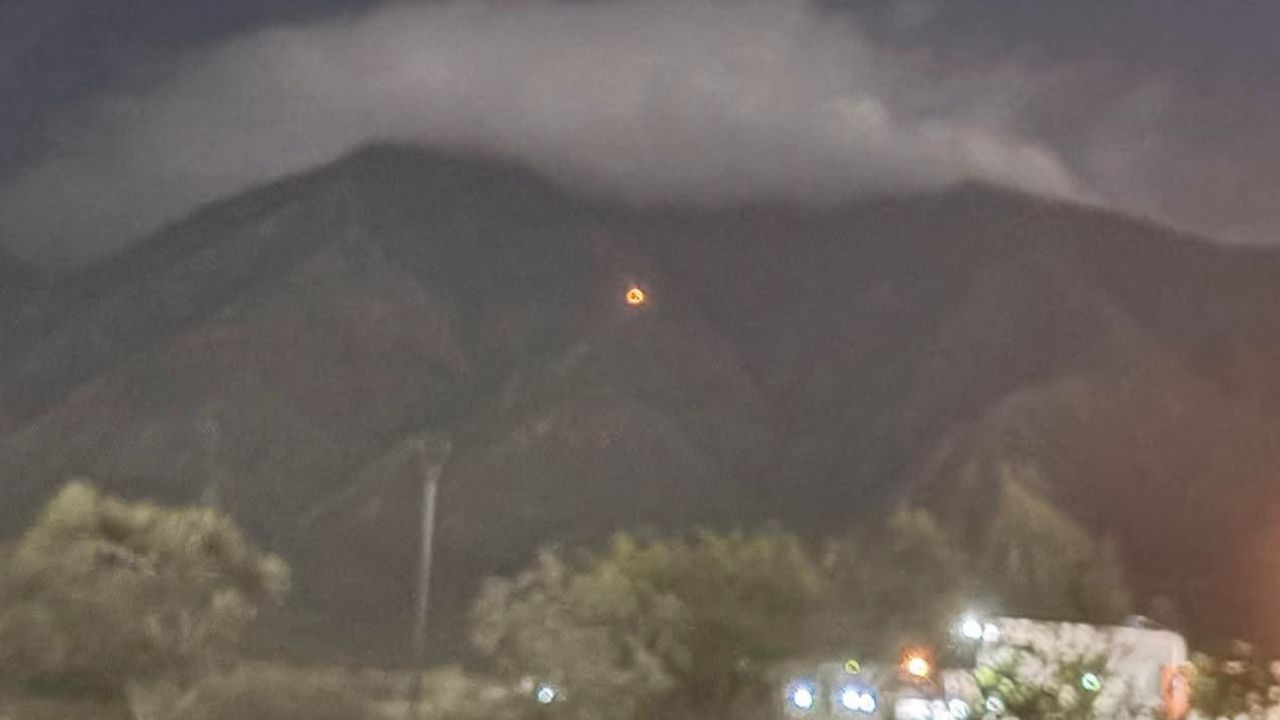 Reanudan labores para combatir incendio forestal en el Cerro del Fraile