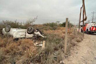 Volcadura en Escobedo deja cuatro personas lesionadas; Las víctimas fueron trasladadas al ISSSTELEON para recibir atención médica