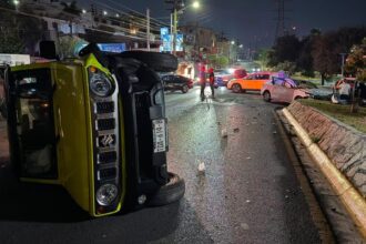 Volcadura en San Jerónimo deja una conductora lesionada en Monterrey