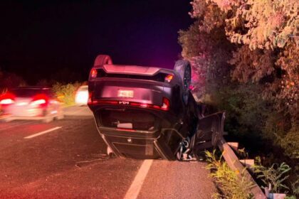 Vuelca camioneta tras chocar con una vaca en Carretera Nacional en Montemorelos