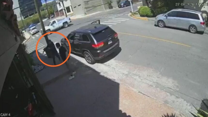 Lo asaltan motociclistas en San Pedro Garza García; le roban 5 millones de pesos tras salir de retirar del banco