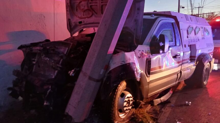 Chocan camioneta y camión de valores el cruce de las calles Martín de Zavala y Arteaga en Monterrey
