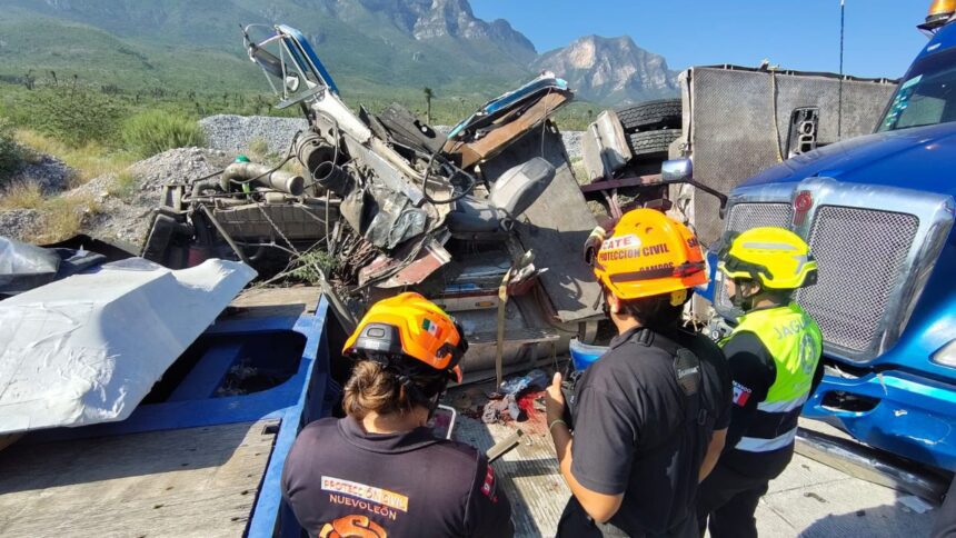 Choque entre dos tráileres deja un lesionado en Santa Catarina