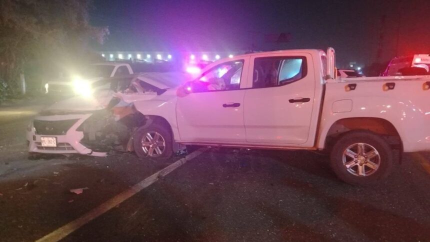 Choque múltiple entre 4 vehículos deja cuatro lesionados en Ciénega de Flores