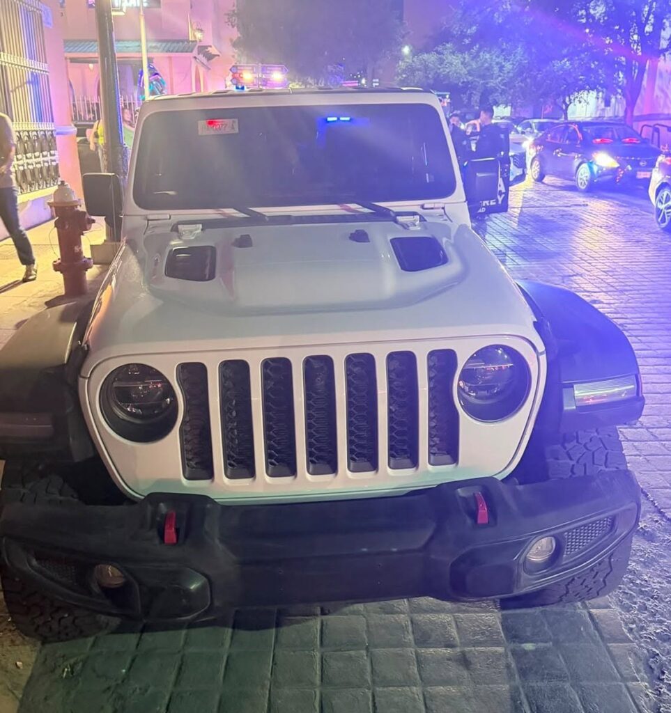 Detienen a cuatro personas con camioneta robada en el Centro de Monterrey
