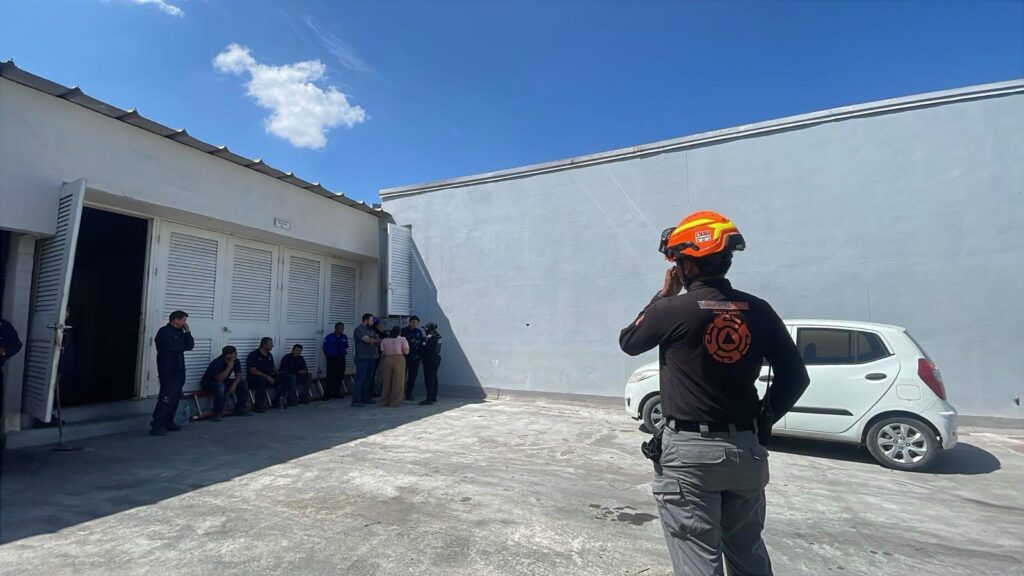 Hombre muere tras recibir descarga eléctrica en Plaza Sendero San Roque en Juárez