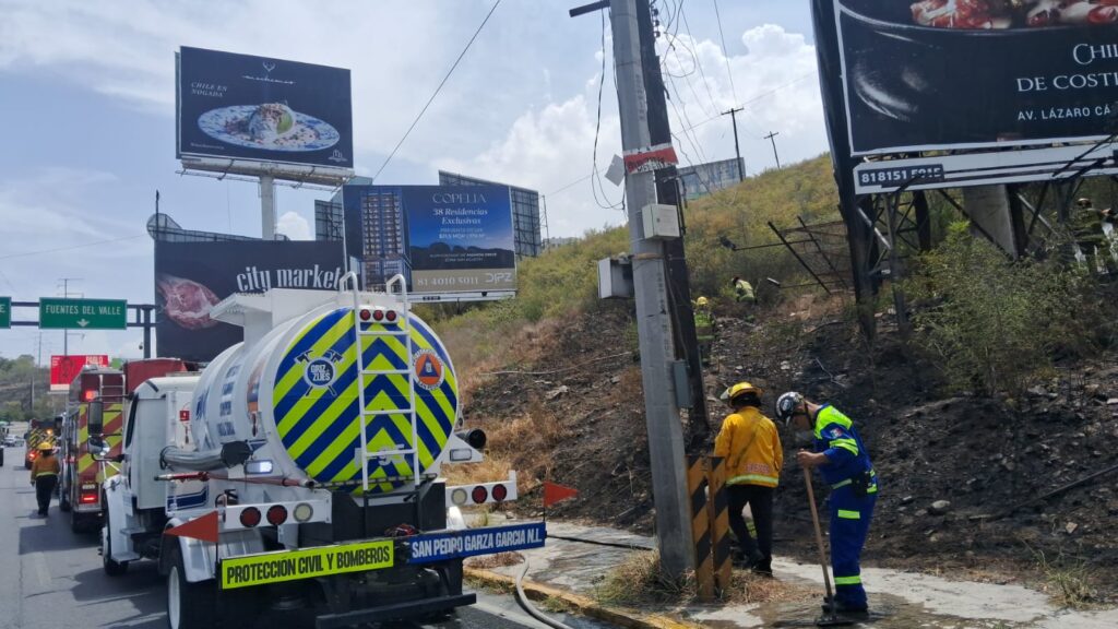 Incendio forestal consume 300 metros cuadrados de matorral en San Pedro Garza García, Nuevo León