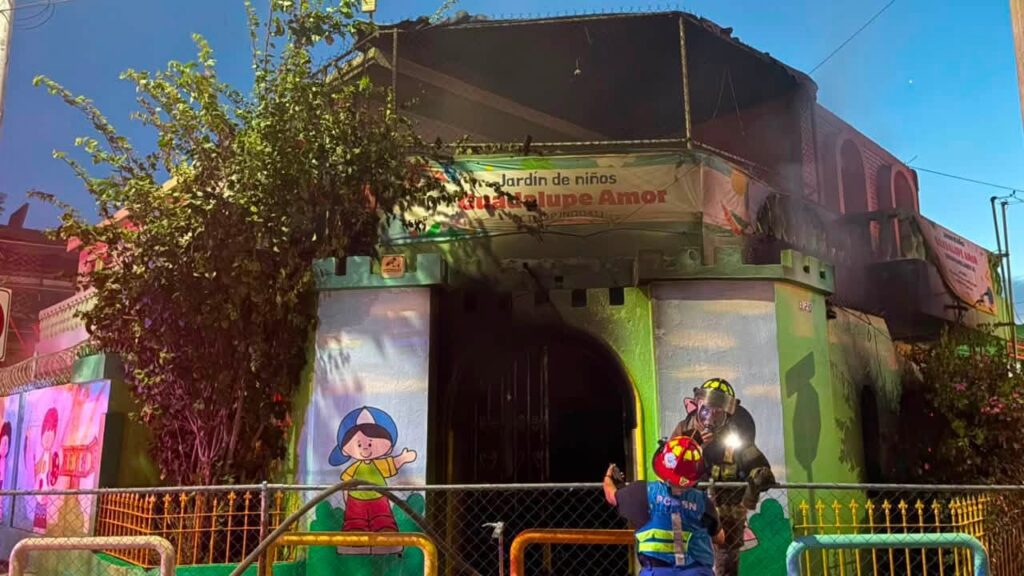 Incendio en jardín de niños de San Nicolás deja tres mujeres intoxicadas