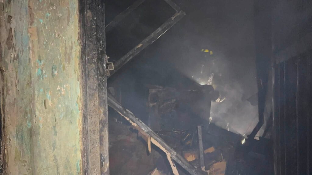 Incendio en jardín de niños de San Nicolás deja tres mujeres intoxicadas