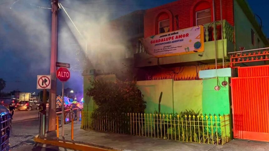 Incendio en jardín de niños de San Nicolás deja tres mujeres intoxicadas