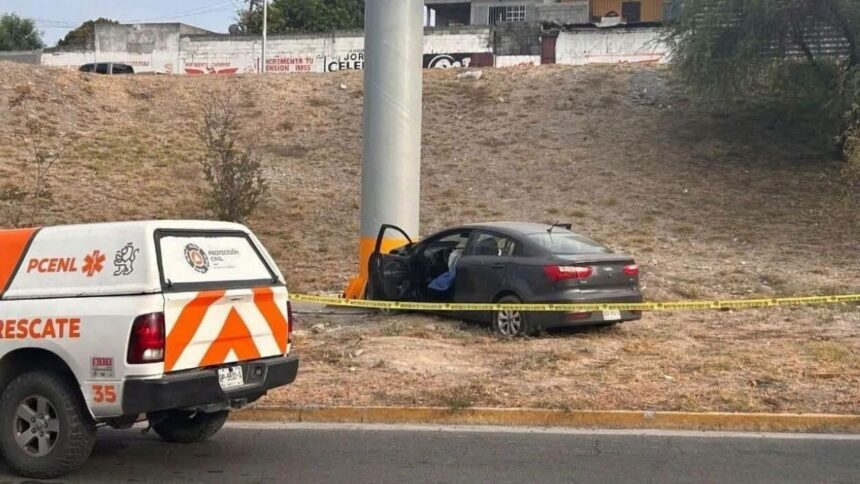 Muere hombre tras estrellarse contra estructura de anuncio en Guadalupe
