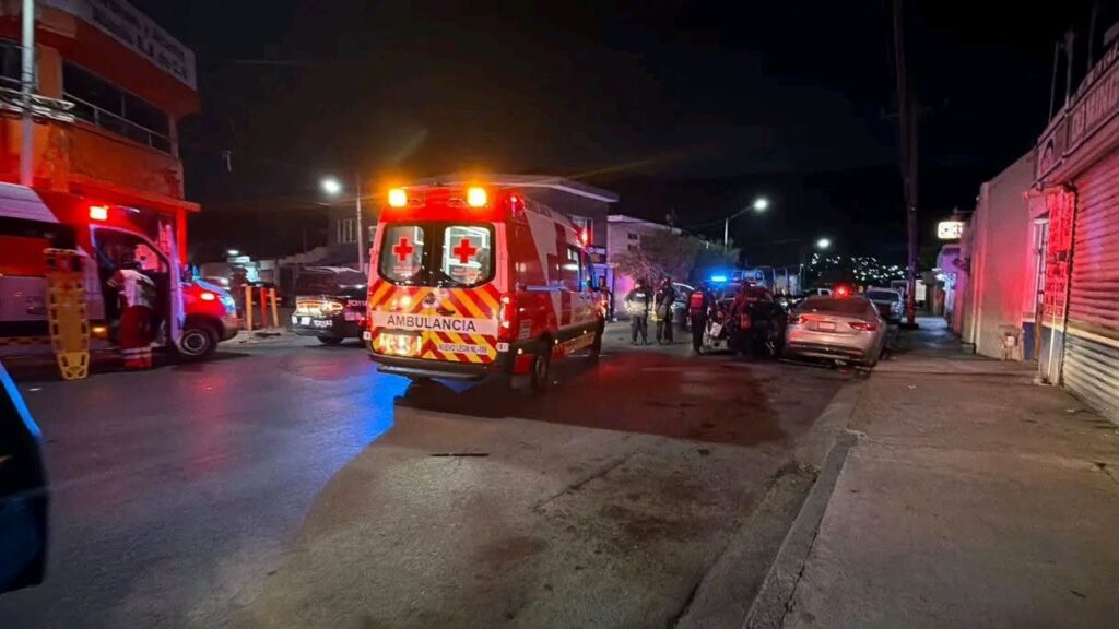 Persecución termina en choque y deja seis lesionados en la avenida Bartolomé Mitre y la calle Eros, en la colonia San Martín en Monterrey