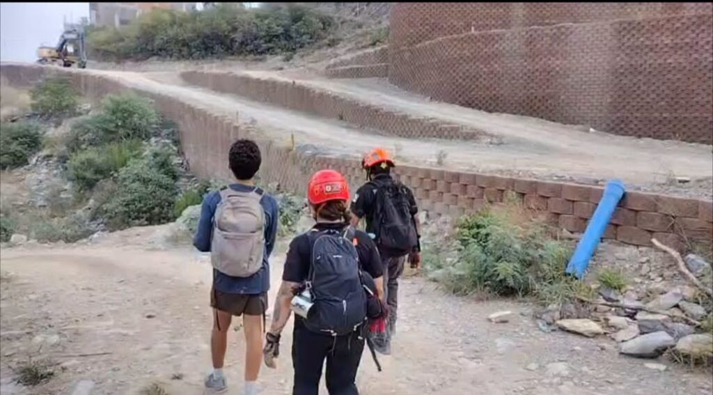 Rescatan a joven de 17 años tras extraviarse en Cerro de la Silla