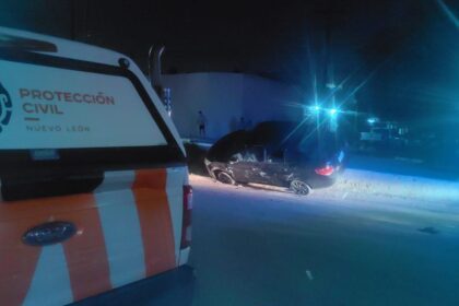 Cinco adolescentes roban, vuelcan un auto y lo abandonan en Guadalupe