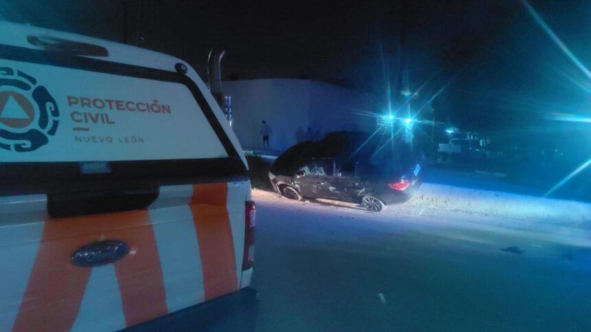 Cinco adolescentes roban, vuelcan un auto y lo abandonan en Guadalupe