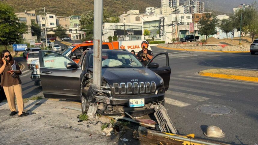 Adulto mayor pierde el control y choca contra un poste en San Jerónimo
