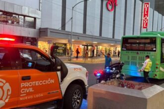 Camión urbano atropella a una joven de 17 años en el Centro de Monterrey