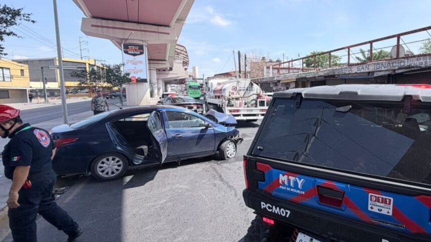 Choque contra muro del Metro en Monterrey deja 3 menores lesionados