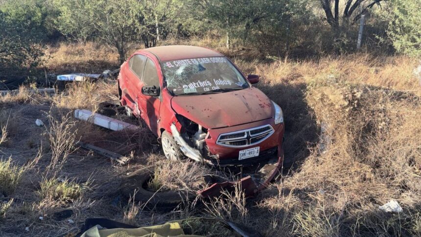 Conductor resulta lesionado tras salir de carretera en Cadereyta