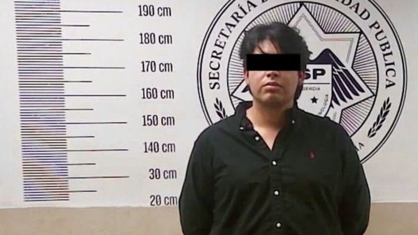 Detienen a joven por robo de ropa en Zara de Plaza Fiesta San Agustín en San Pedro Garza García