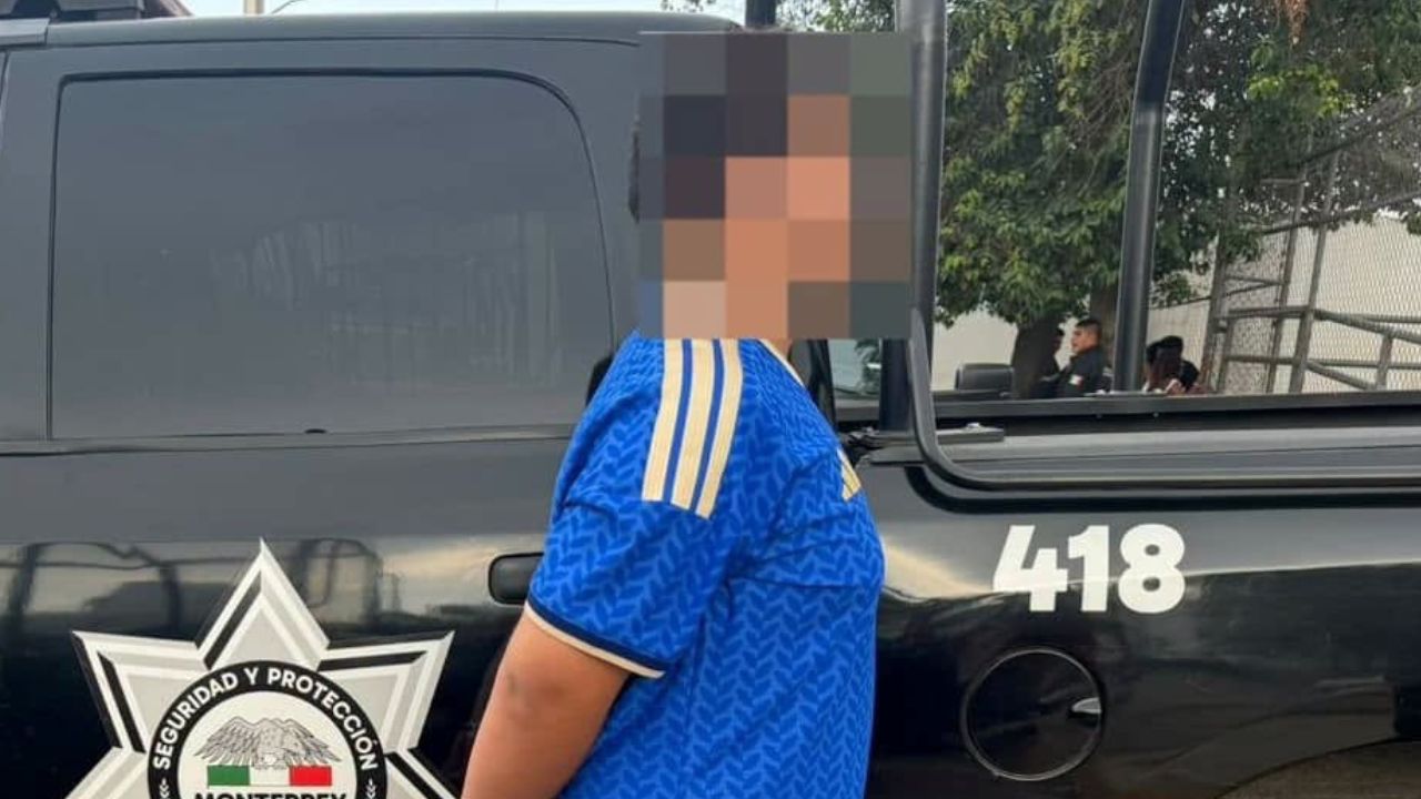 Detienen a menor por robo de 18 libros mangas de Blue Lock y discos en Monterrey