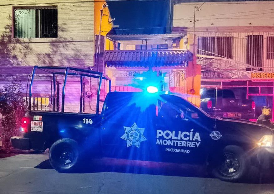 Detienen a mujer por apuñalar a hombre en el Centro de Monterrey