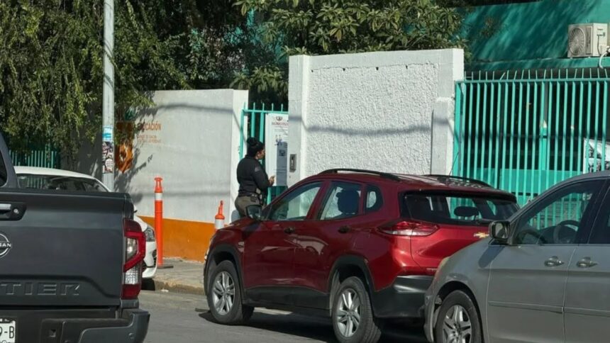 Dos alumnas intoxicadas con cristal en Secundaria No. 7 “Fray Servando Teresa de Mier” en Monterrey