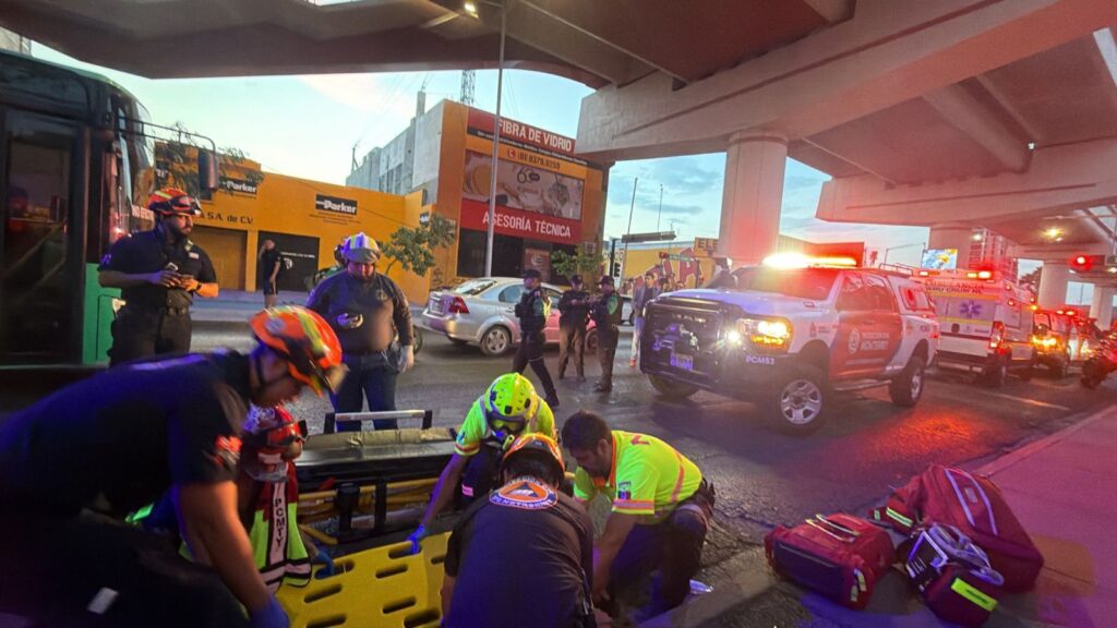 Hombre cae de estación Colonia Obrera de la Línea 3 del Metro y resulta lesionado en Monterrey
