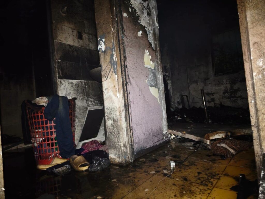 Incendio consume vivienda de dos plantas en la colonia Villa Luz en Juárez