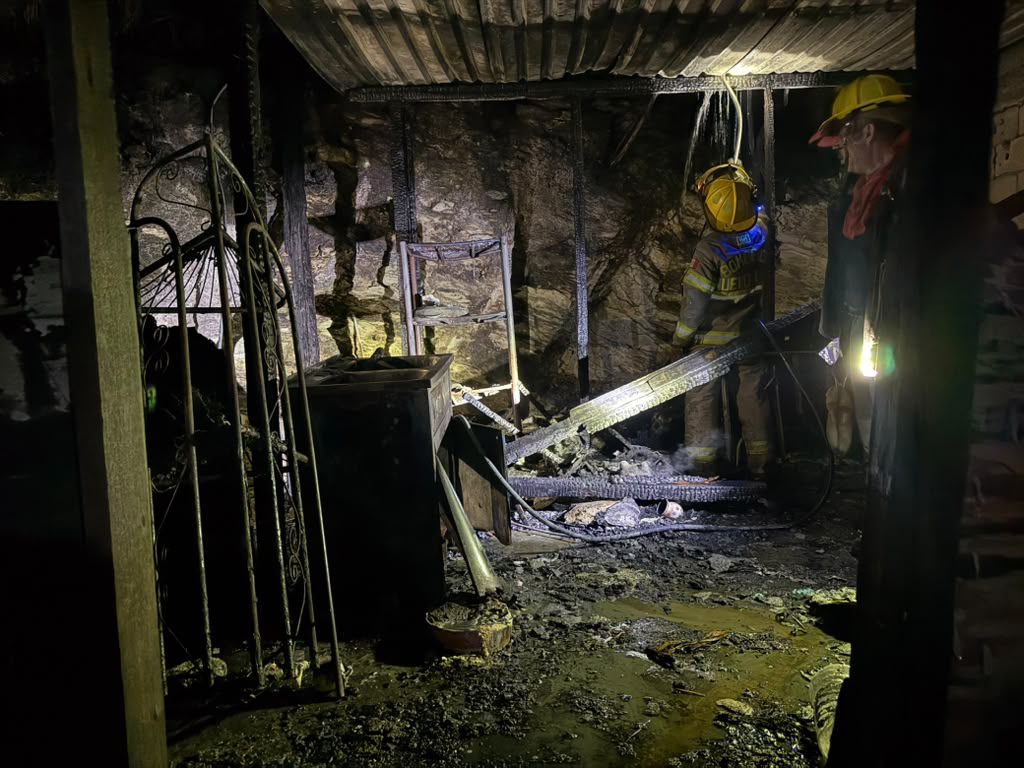 Se incendio en vivienda en la colonia Arturo B. de la Garza en Guadalupe