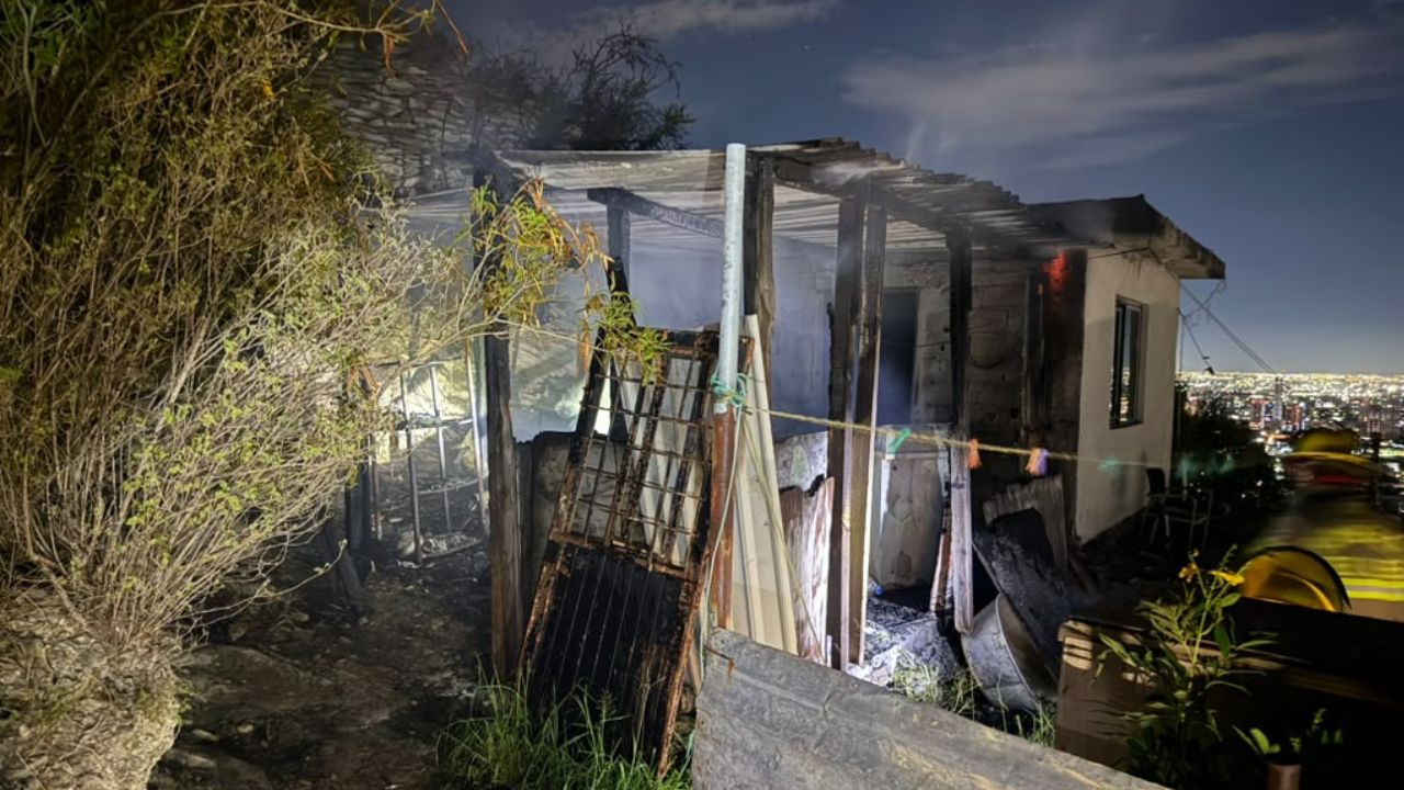Se incendio en vivienda en la colonia Arturo B. de la Garza en Guadalupe