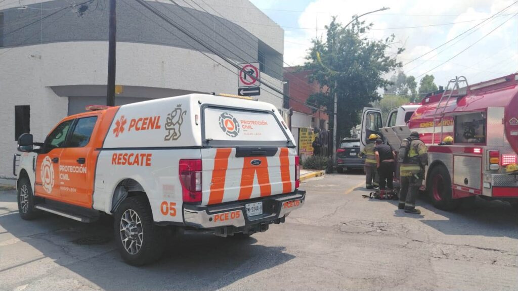 Incendio en vivienda moviliza cuerpos de auxilio en colonia María Luisa en Monterrey