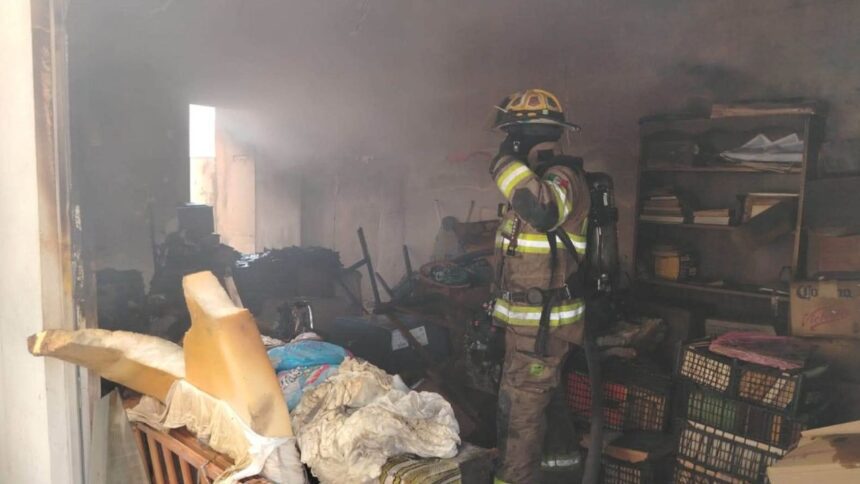 Incendio en vivienda moviliza cuerpos de auxilio en colonia María Luisa en Monterrey