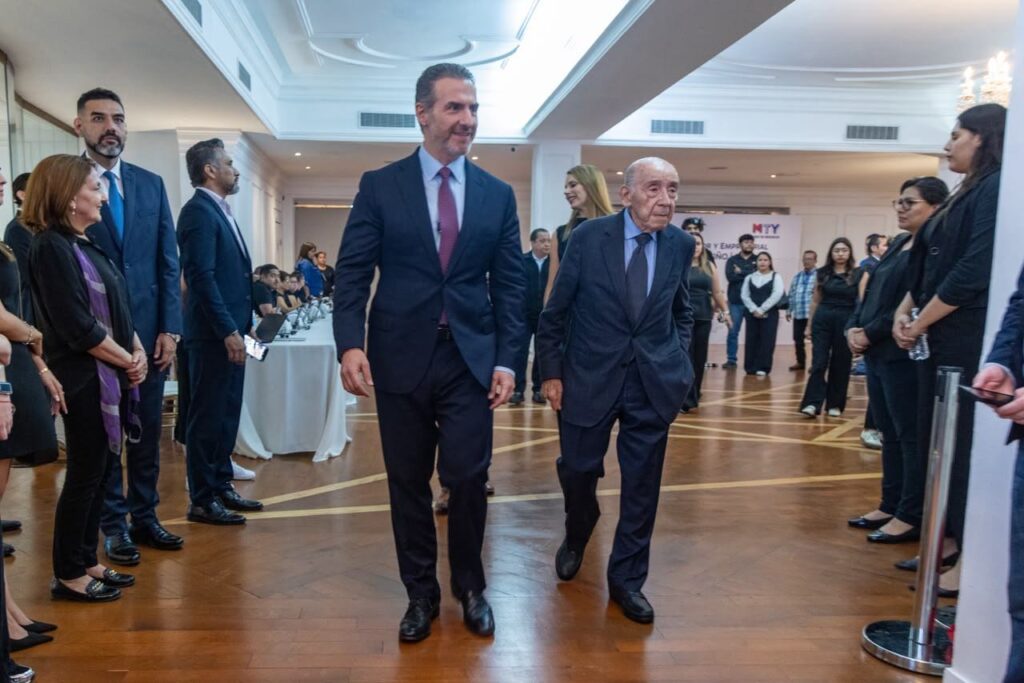 Gobierno de Monterrey reconoce la trayectoria empresarial de Julio Cepeda Garza