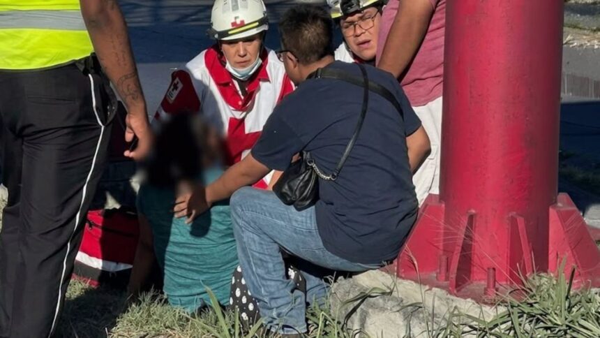 Motociclista arrolla a mujer en avenida Adolfo López Mateos en Apodaca