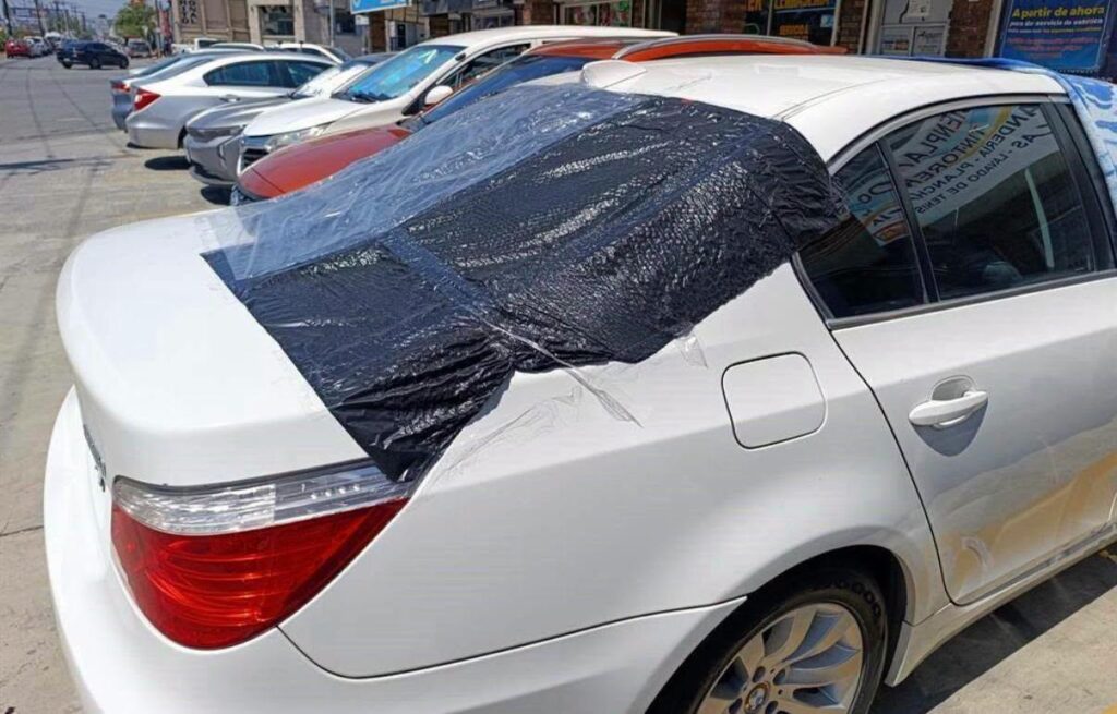 Mujer daña vehículos con machete y causa caos en Guadalupe