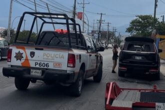 Mujer daña vehículos con machete y causa caos en Guadalupe