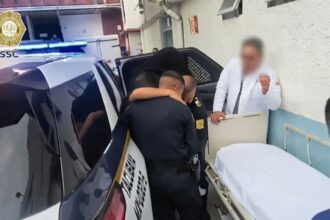 Policías de la SSC auxilian a mujer en labor de parto y reciben a bebé dentro de patrulla en CDMX