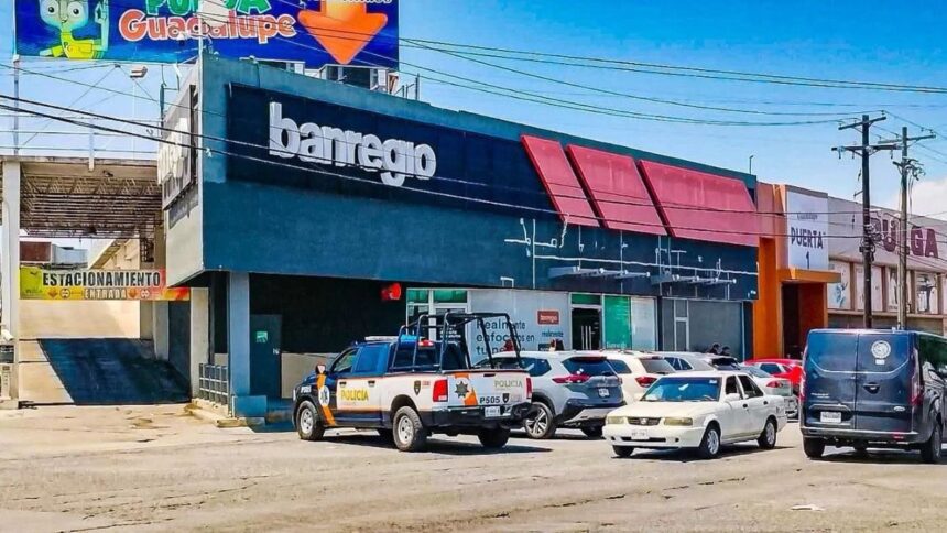 Roban 800 mil pesos a hombre dentro de banco Banregio en Guadalupe