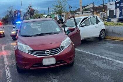 Choque en la colonia Bellavista deja a dos mujeres lesionadas en Monterrey