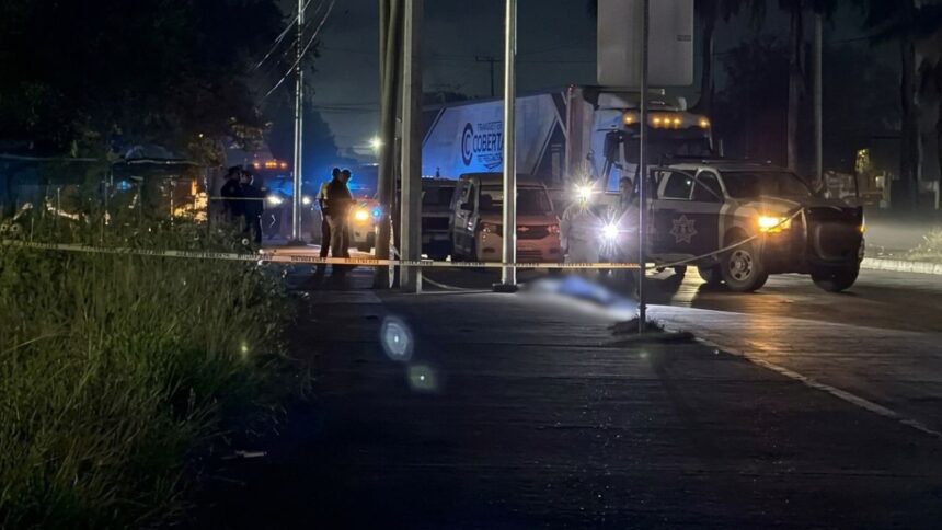 Joven muere atropellado en Carretera a Colombia en Escobedo; conductor huye