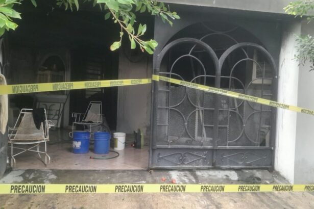 Adulto mayor muere durante incendio en una vivienda en la colonia Balcones de Santa Rosa en Apodaca