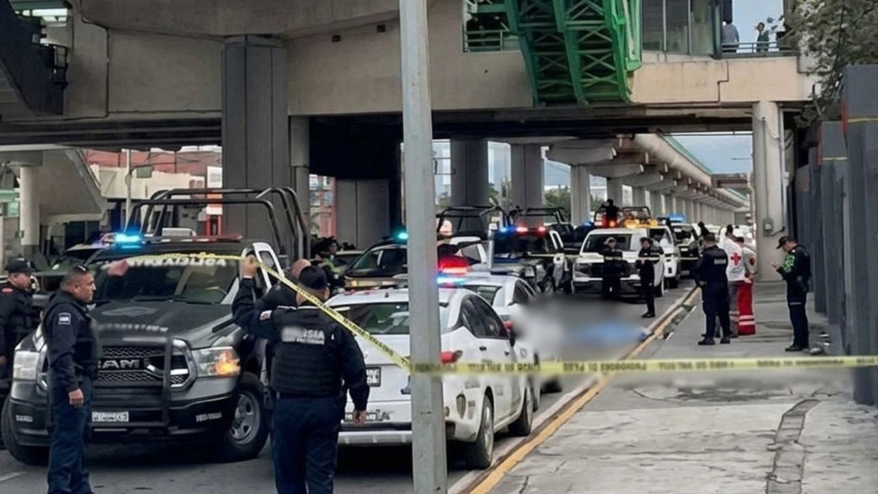 Muere hombre tras caer de estación Universidad del Metro en San Nicolás