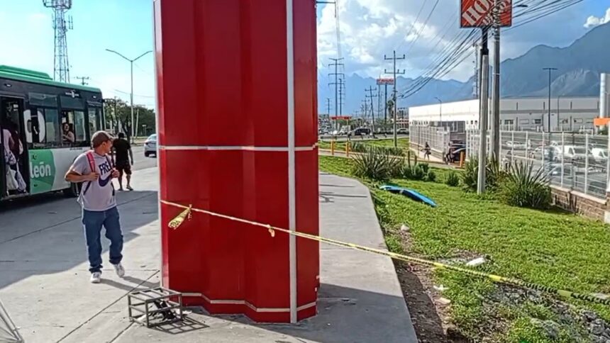 Fallece hombre tras desvanecerse mientras esperaba camión en García