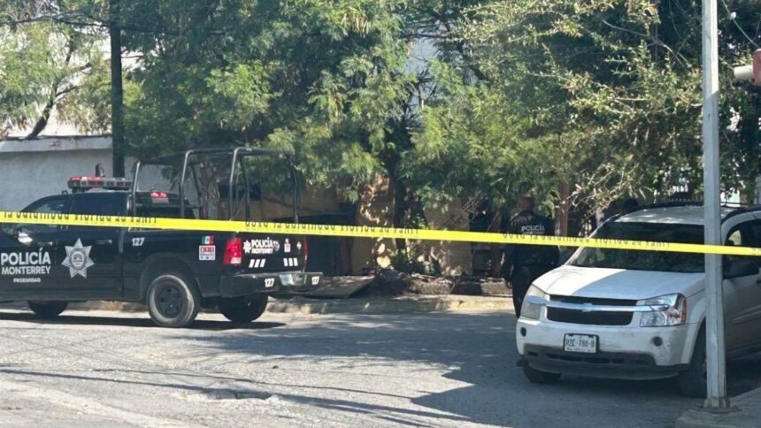 Hallan a una persona sin vida tras incendio en casa abandonada en Monterrey