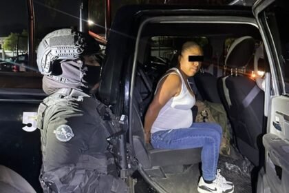 Detienen a mujer con 201 dosis de droga en Monterrey