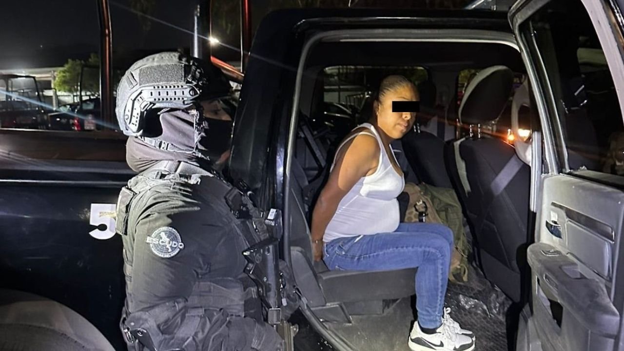 Detienen a mujer con 201 dosis de droga en Monterrey