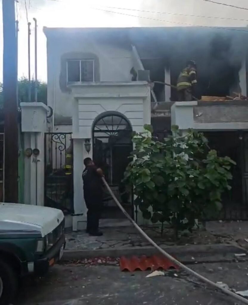 Explosión e incendio en vivienda de Monterrey deja un herido de gravedad
